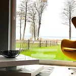 Elegance Yellow W Nautica Apartmán *